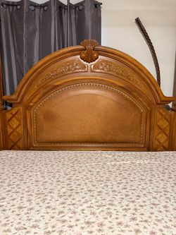 Havertys  furniture  queen Bed moving  must  sale $40 dollars obo Ornate Wood and Leather