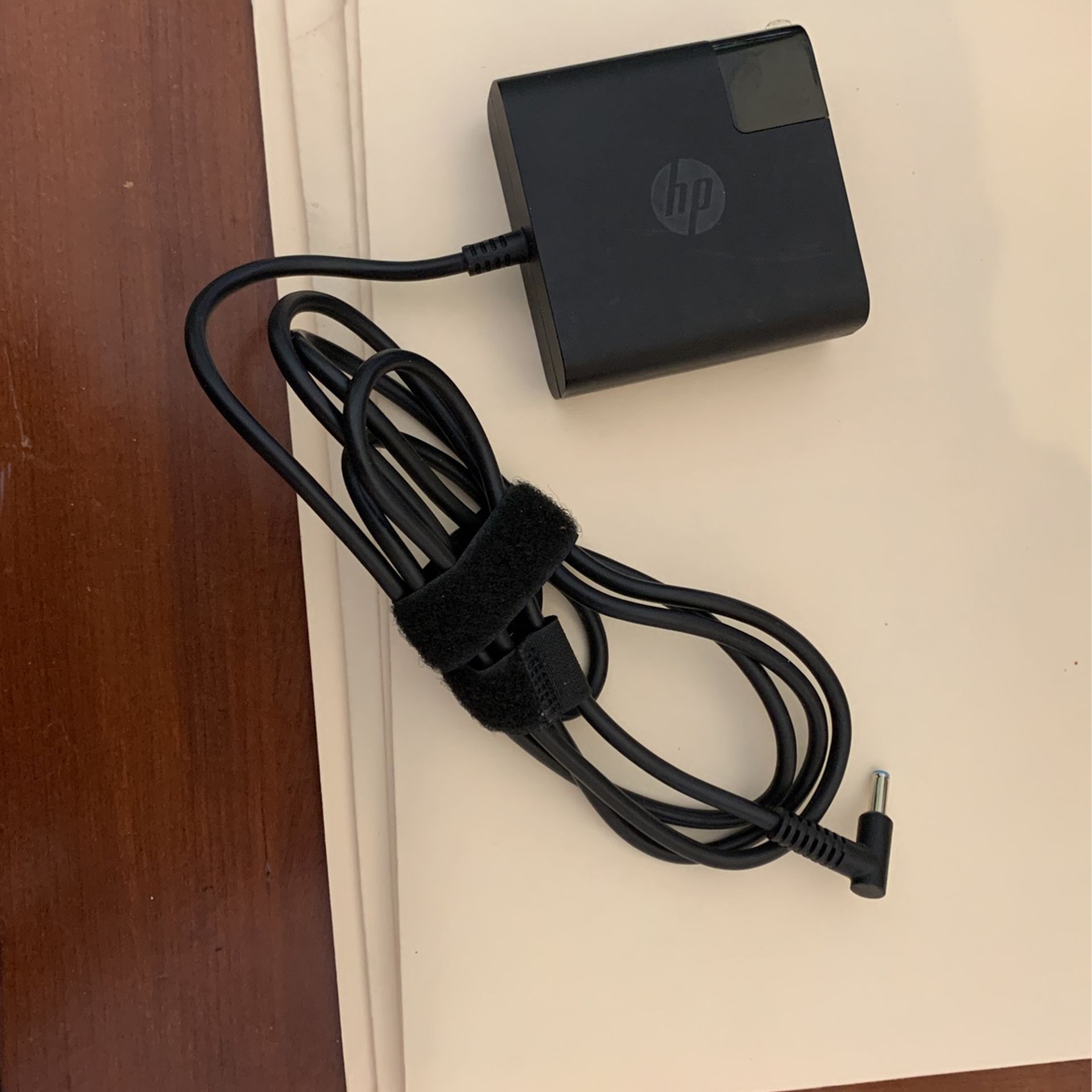 HP laptop Travel Power Adapter (4.5 Mil Connector 