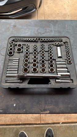 Husky 3/8 and 1/4 socket set