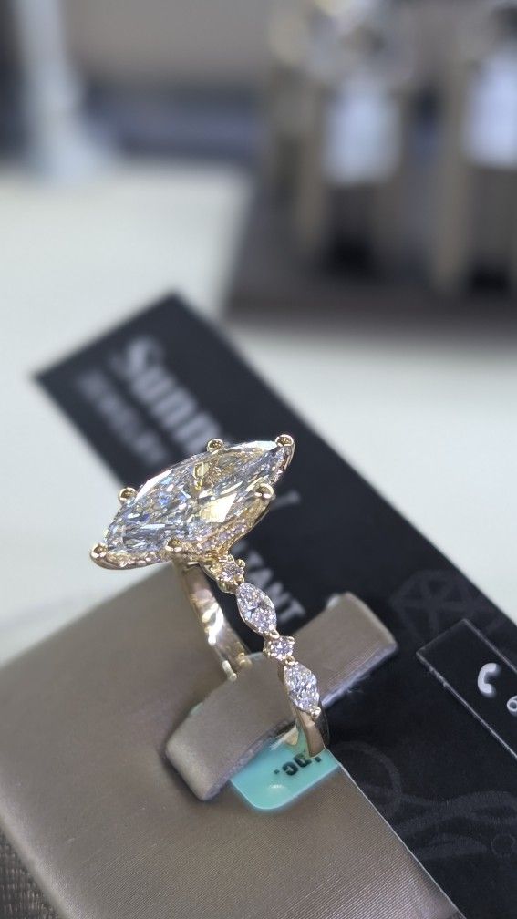 3.45Ctw Marquis Diamond Ring 14KY