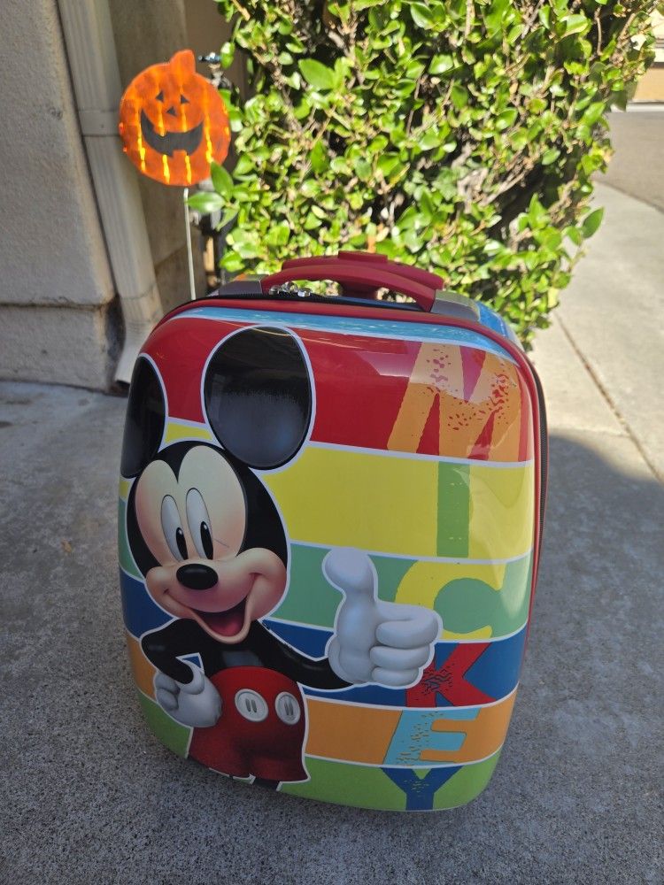 Mickey Carry On