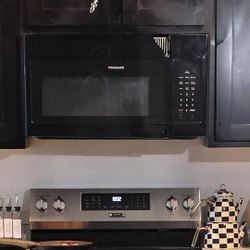 Frigidaire Microwave ...Great Condition But Don't Handle Broke.