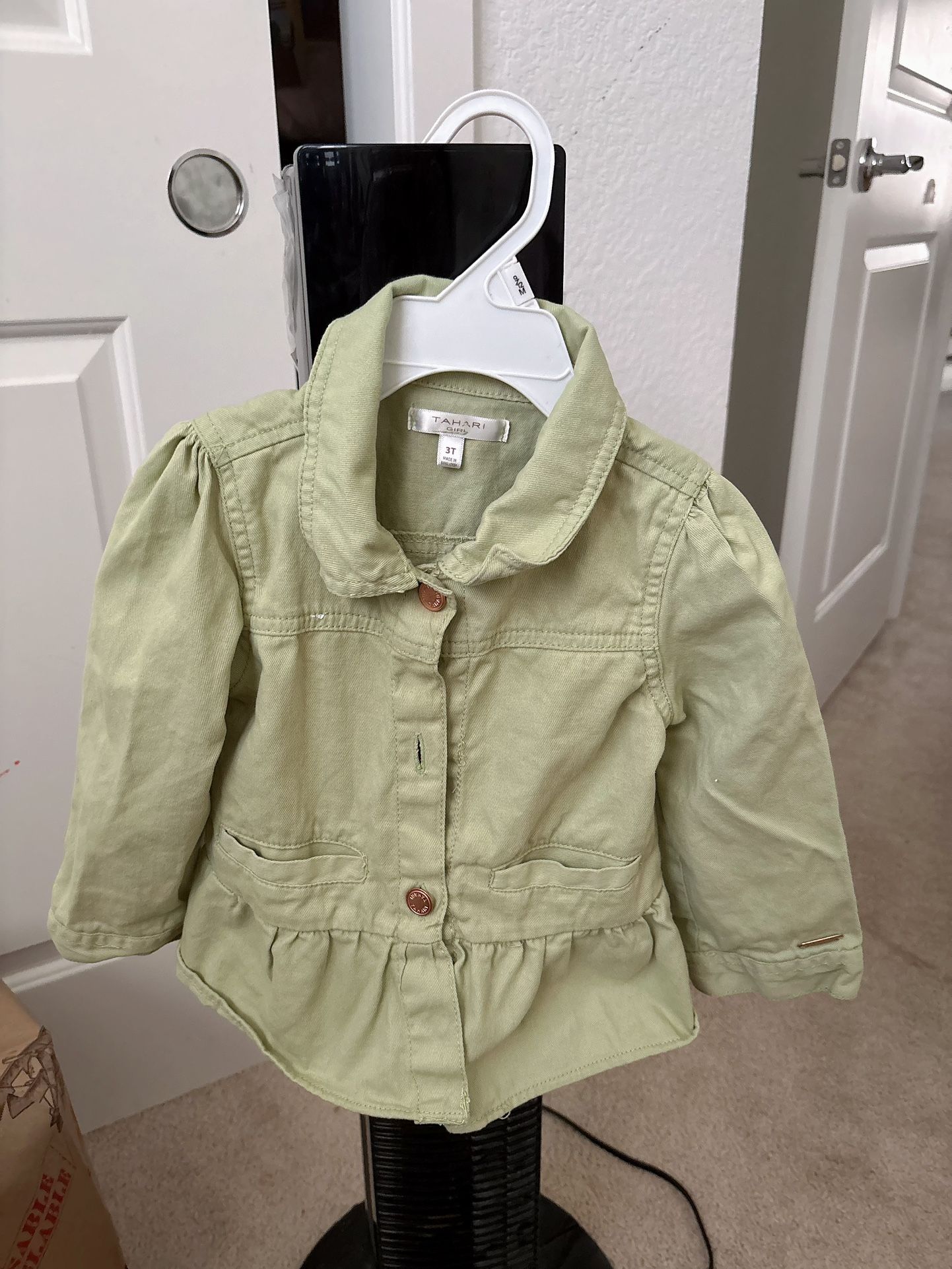TAHARI Kids Girls 2-3T Light Green Spring Jean Jacket Ruffled Hem Long Sleeve Top coat outwear It is size 3T but good for 2-3 years toddler girl / in