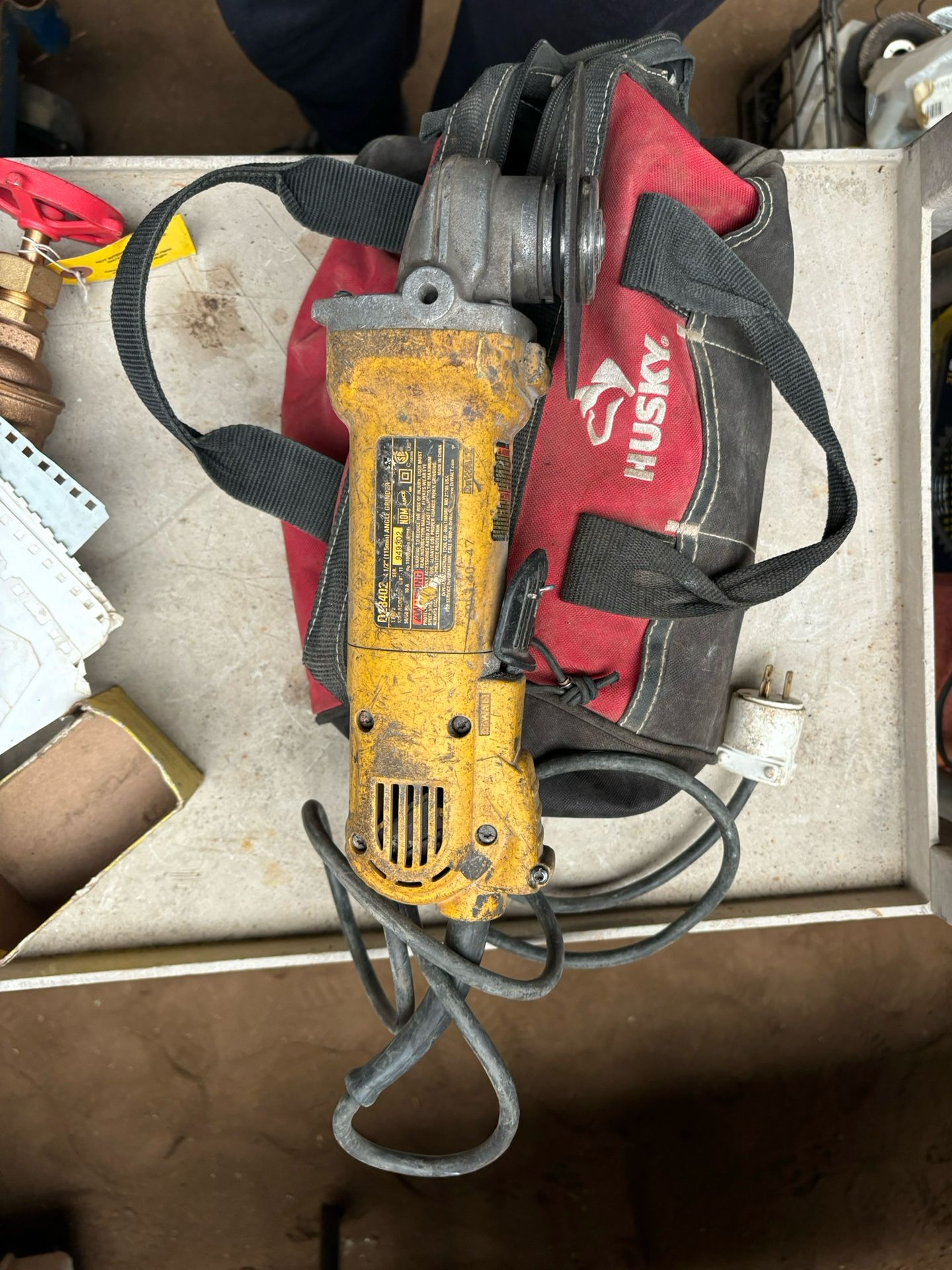 DeWalt d28402 Angle Grinder