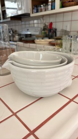 3 Glass mixing bowls