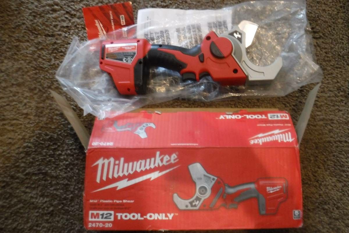 BLEMISHED NEW MILWAUKEE 2470-20 M12 12V CORDLESS PVC PIPE SHEAR ONLY