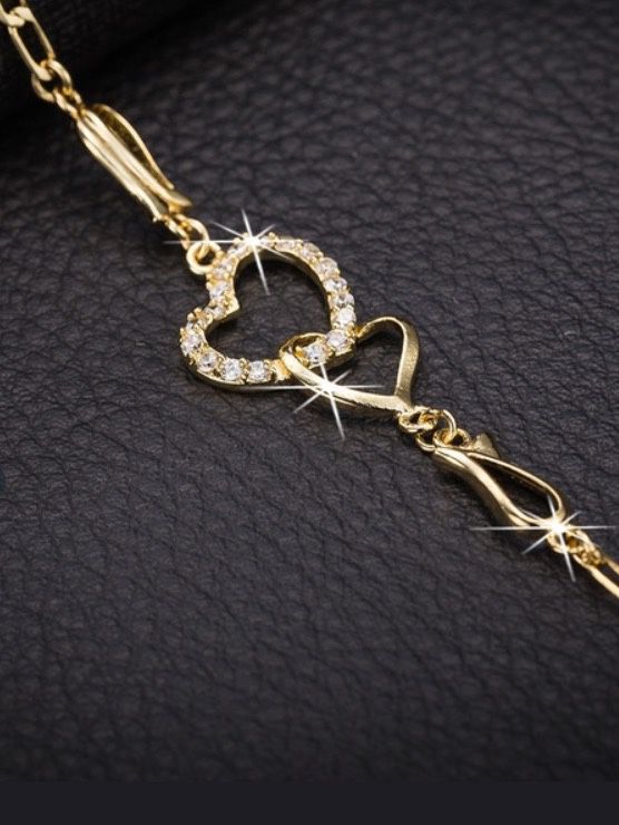 BRACELET OR ANKLET IN 18K YELLOW OR WHITE GOLD PLATED FIGARO HEART TO HEART CRYSTAL BANGLE