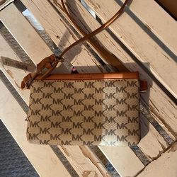 MICHAEL KORS FANNY PACK/ KANGURERA