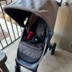 Chicco bravo travel system stroller. 