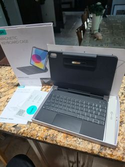 ESR Magnetic keyboard Case ipad 10