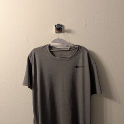 Nike T-Shirt Mens XL Gray Heather Embroidered Swoosh Logo Tee 50/50