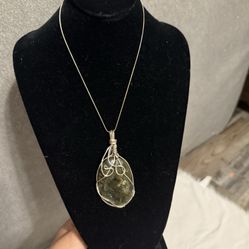 Collar De Mujer Con Colgante De Labradorita Es De Plata 925 En Buenas Condiciones Por $55