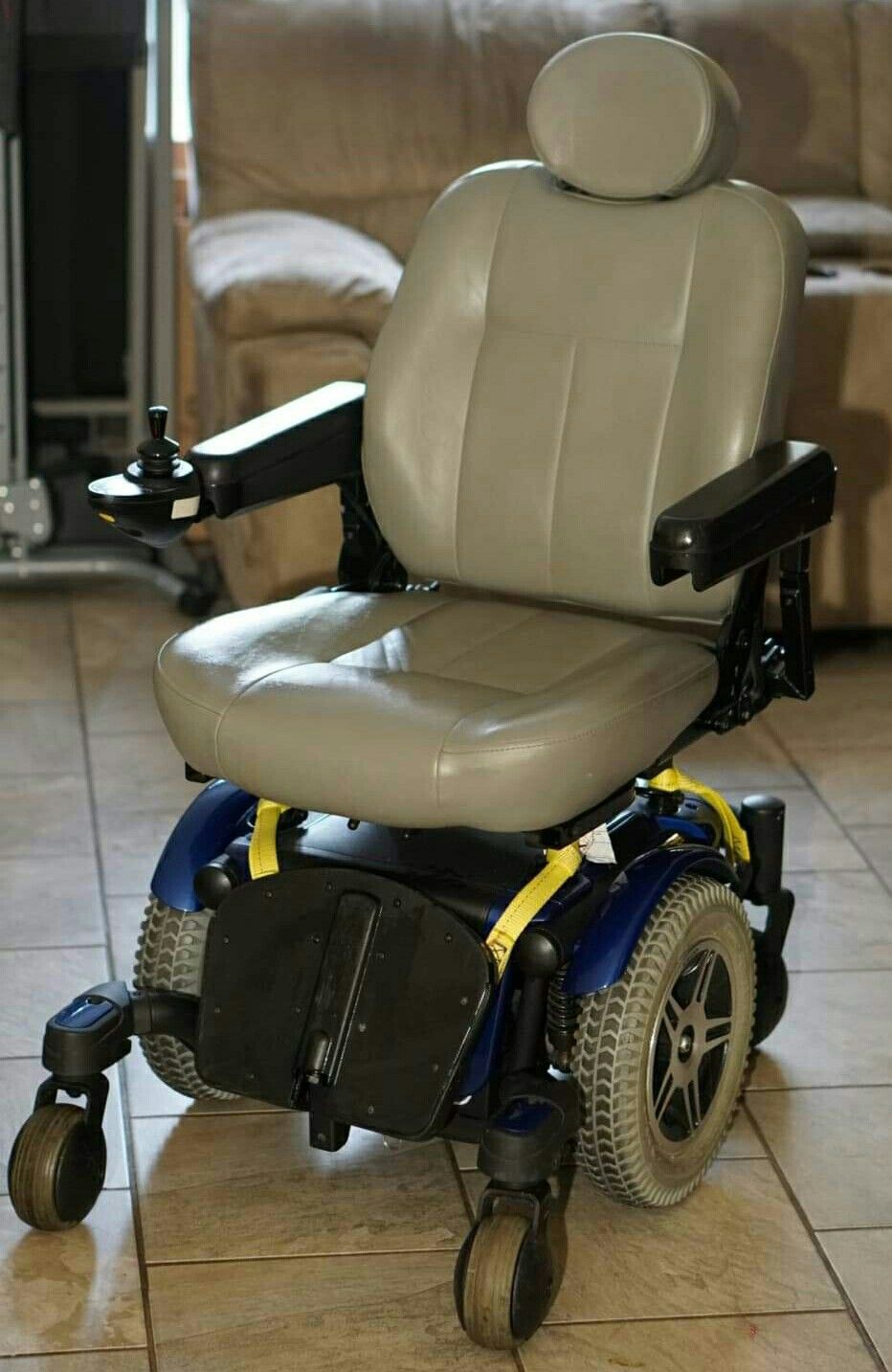 Electric wheelchair