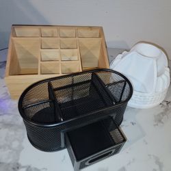 These three sets of modern makeup are for sale, all three for a single price.