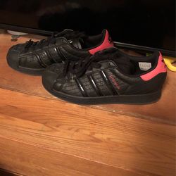 Black/red Adidas