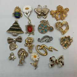 17 Vintage Brooches Pendants Costume Jewelry Some Designer Marked