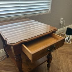 Ethan Allen End table 
