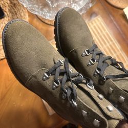 Suede Female Booths Size 11