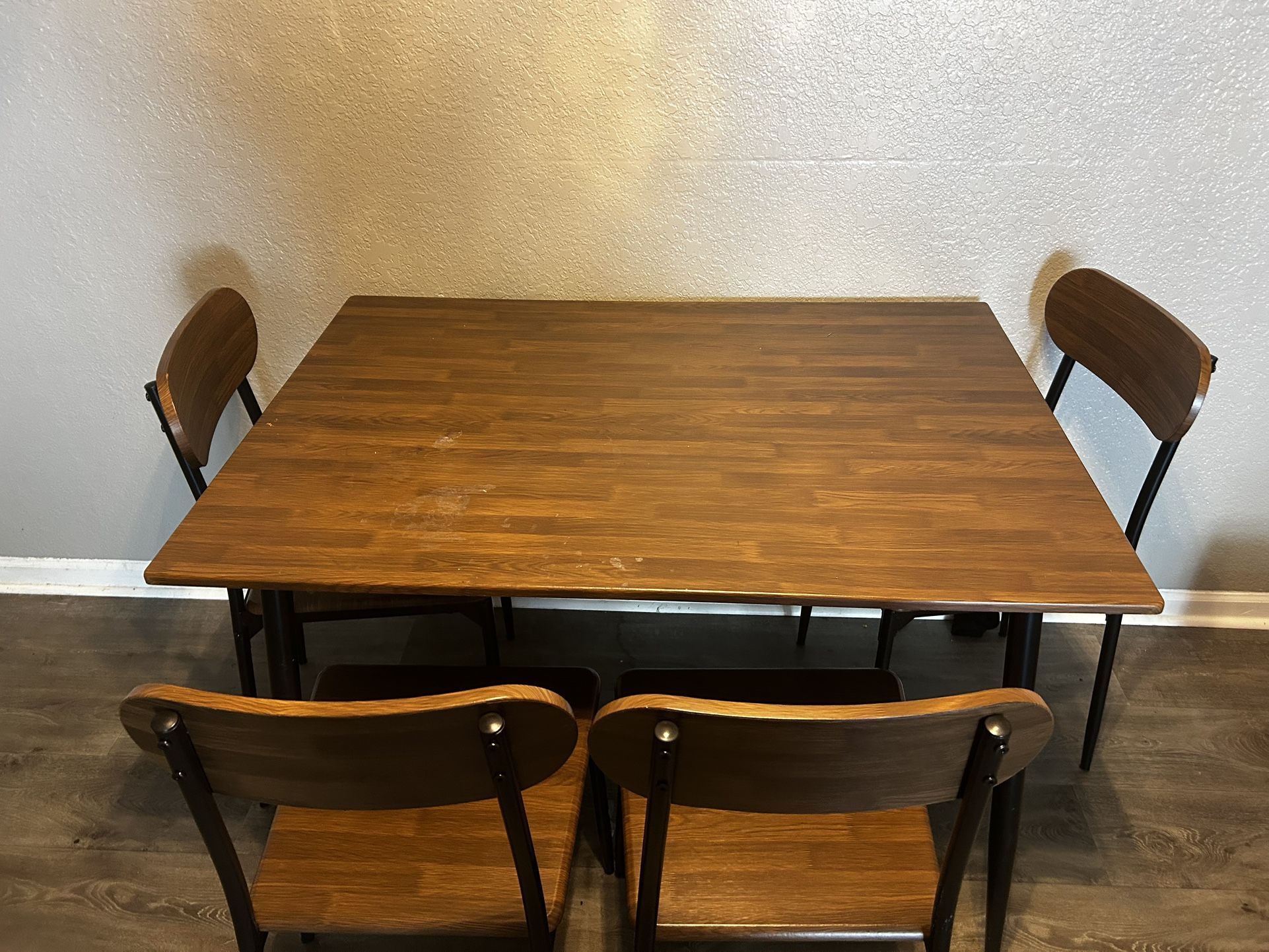 Wooden Dining Room Table With 4 Matching Chairs