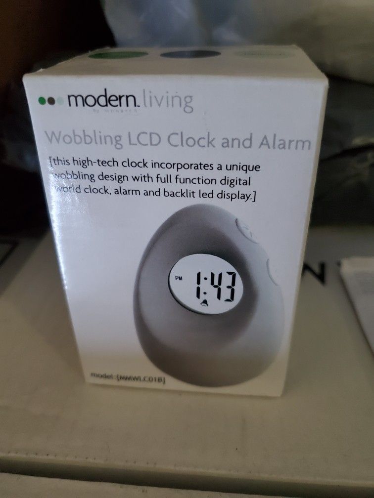 Wobbling LCD Clock ⏰️ And Alarm