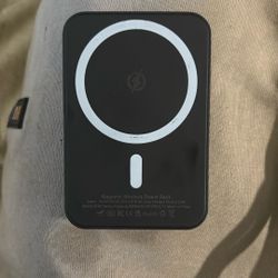 Magnetic Wireless Power Bank