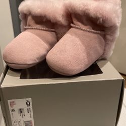 Ugg’s  for Baby Girl  ( New )