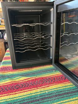 Wine refrigerator