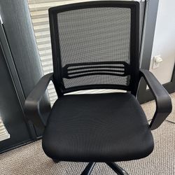 Office Chairs Like New 2 Available $25 Each