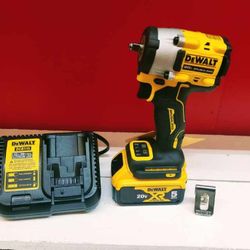 Dewalt /8 Impact Wrench Set Comes With 5ah Battery And Charger All New Price Is Firm 