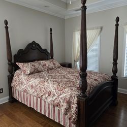 GORGEOUS CARVED WOODEN QUEEN 4 POSTER BED (MATTRESSNOT INCLUDED)