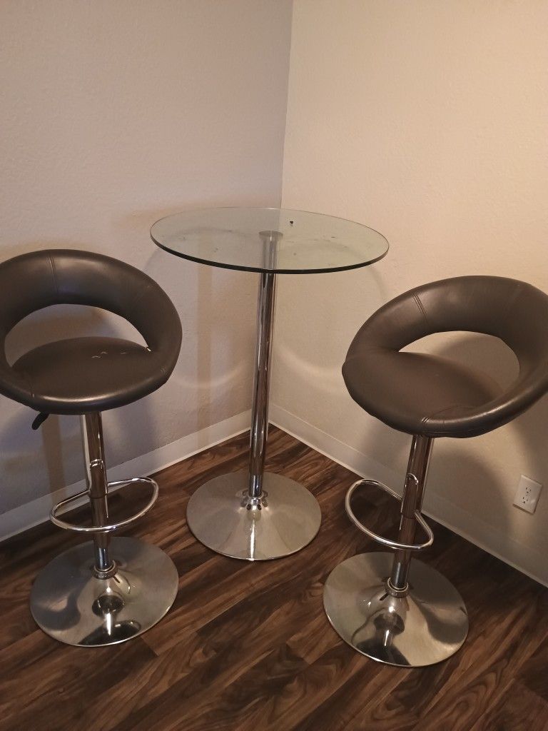 Bar Stools And Table Set Up