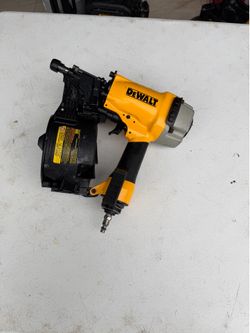 📌DEWALT Pneumatic 15-Degree Coil Corded Siding Nailer ) 👉PRECIO FIRME NO MENOS👉$200 usada