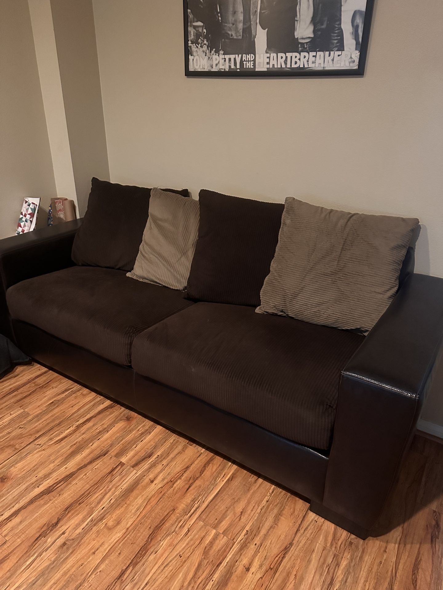 Couch/sofa Furniture