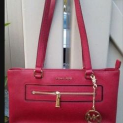RED MICHAEL KORS BAG