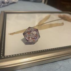 Fluid Filled Glitter Goldfish Dice Set