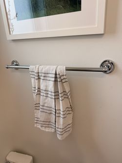 Bathroom towel rack