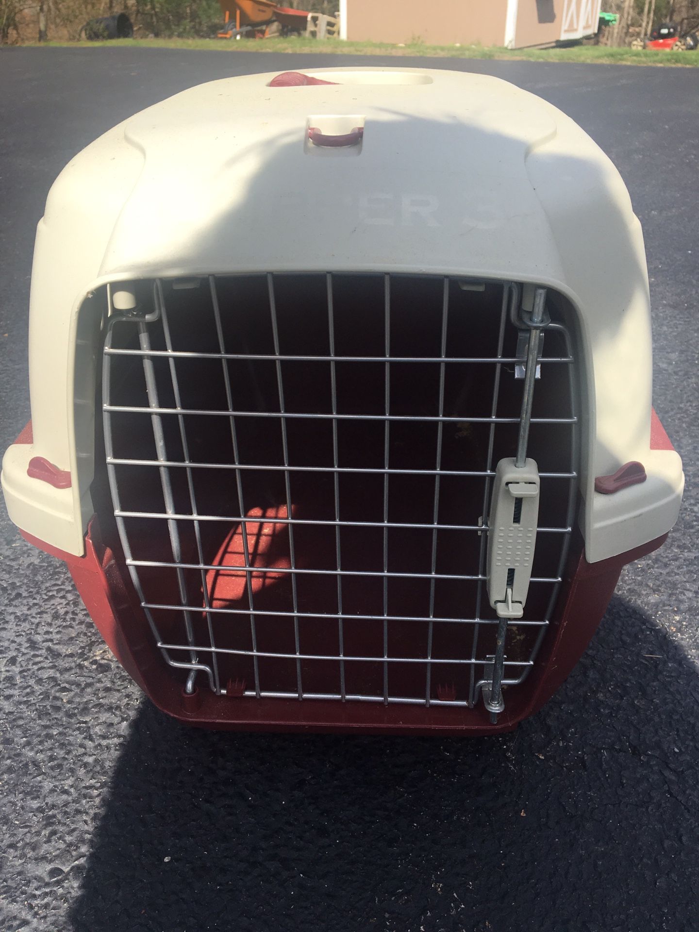 Animal carrying case