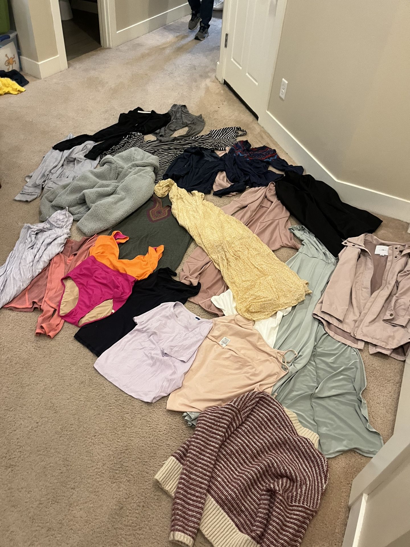 Closet Cleanout Bundle β Size Small β 20 Pieces