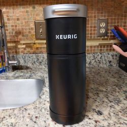 Keurig K-Mini Single Serve K-Cup Pod Coffee Maker (Black) 


