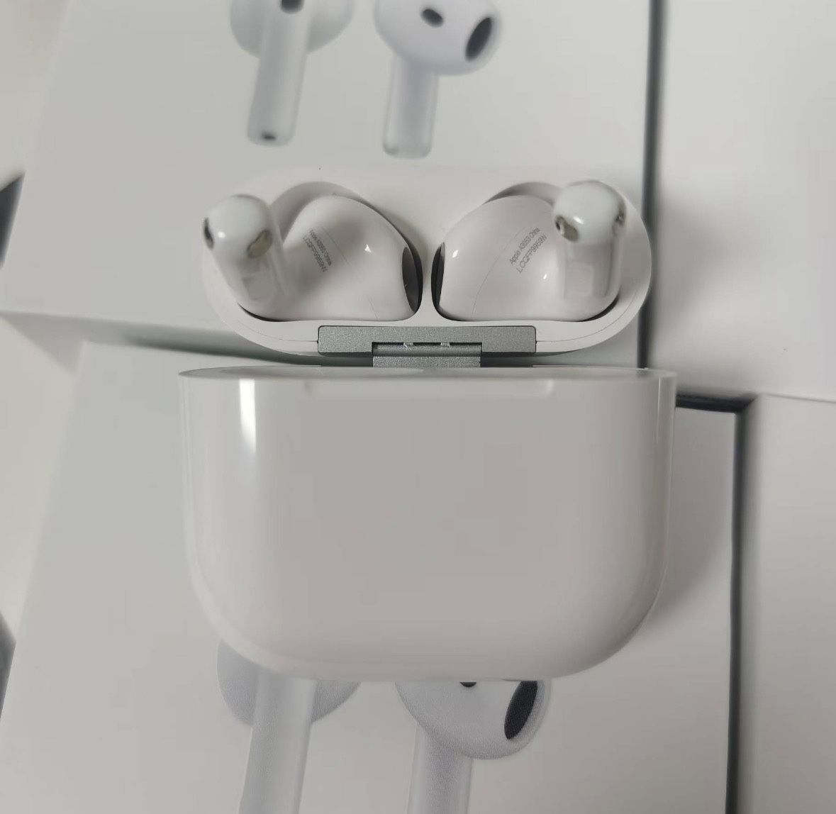 AirPod 4