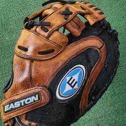 Easton  Fastpitch Softball Catcher's Mitt Glove