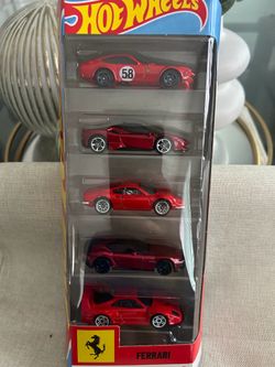 Hot wheels 5 pack set ( Ferraris)