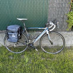 Fuji Carbon Fiber Road Bike With Saddle Bags