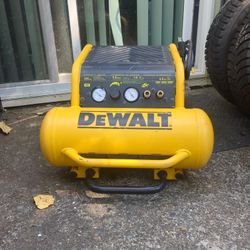 DeWalt 4.5 Gal. Air Compressor 