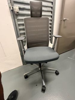 UPLIFT DESK CHAIR