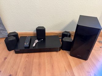Samsung Blu Ray 5 speaker sound bar with subwoofer