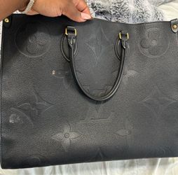 Louis Vuitton Onthego tote in black