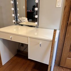 Desk/vanity 
