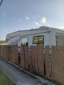 5th wheel camper - Titanium