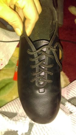 Theatrical tap shoes